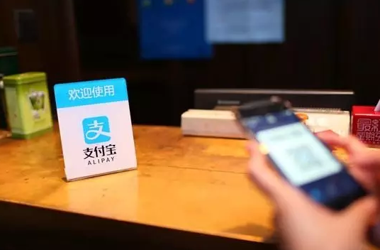 自己裝監(jiān)控卻把自己坑了 老板娘被盜走8萬多